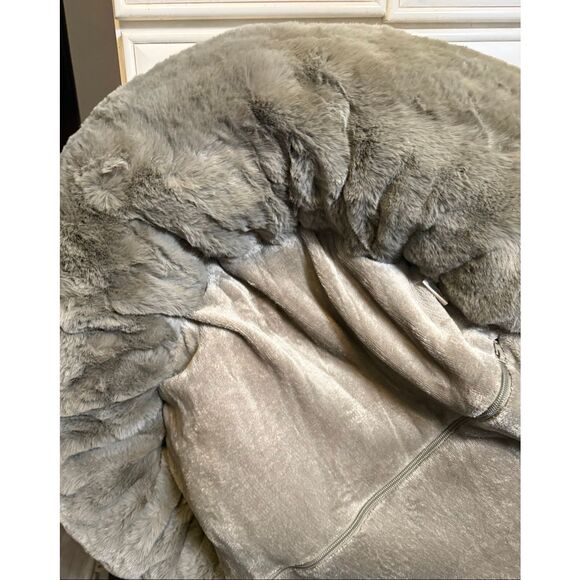 Unhide Removable Faux Fur Cover Extra Soft Floof Pet Bed Gray M/ 28"x10" NWOT - Picture 9 of 11
